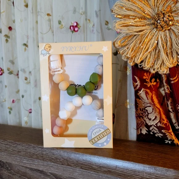 TYRY.HU Pacifier Clip Soother Chains for Babys, BPA Free Soft Silicone Teeth NWT - Picture 1 of 10
